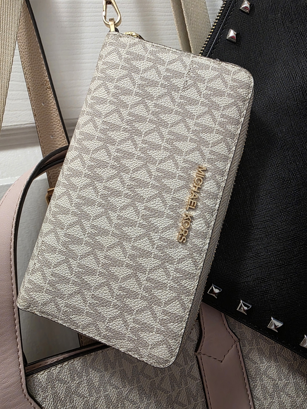 Michael Kors Jet Set Monogram Wristlet - Vanilla